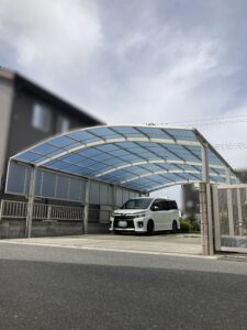 広い駐車場でもOK！雨風から愛車を守る☆