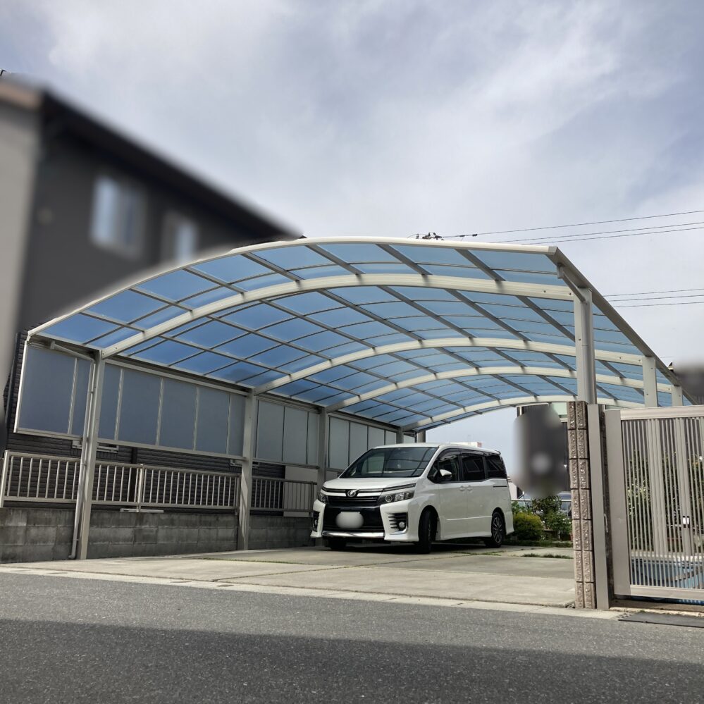 広い駐車場でもOK！雨風から愛車を守る☆