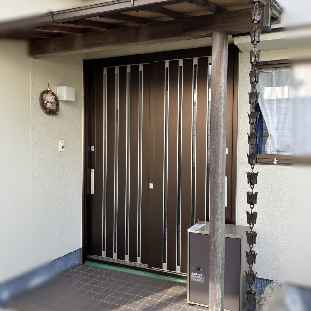 親切・丁寧・早い！窓と玄関の同時リフォームで快適さアップ【玄関取替編】